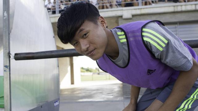 少妇两个大乳喂老头吃小说