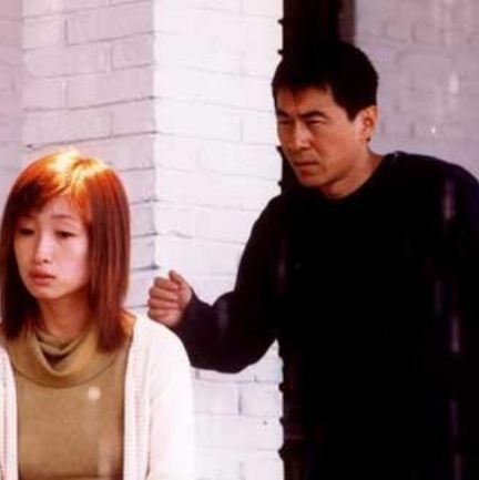 黄发的不伦女